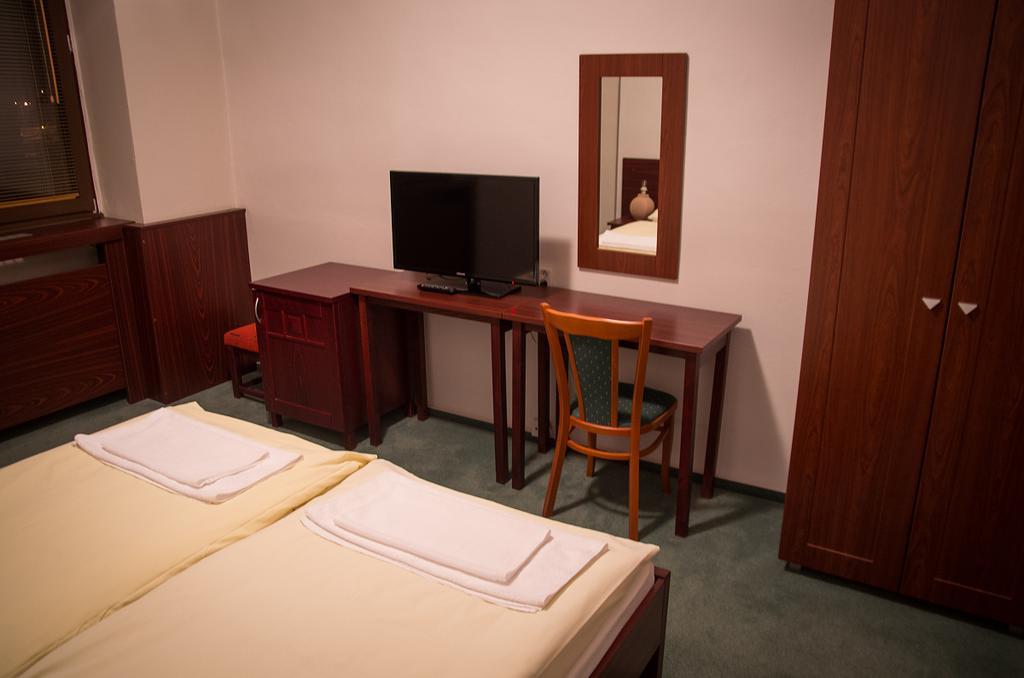 Hotel Bothe Povazska Bystrica Bagian luar foto